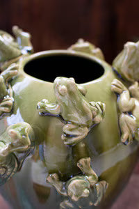 VASE W/FROGS AND SNAILS